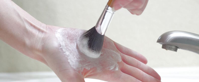 clean your makeup tools